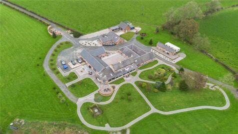 Detached house for sale