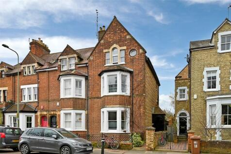 5 bedroom end of terrace house for sale