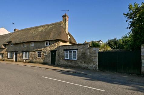 4 bedroom end of terrace house for sale