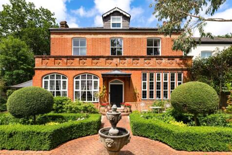 5 bedroom semi-detached house for sale