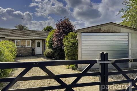Sealham Road, Ducklington, Witney... 2 bed bungalow for sale
