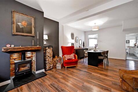 4 bedroom terraced house for sale