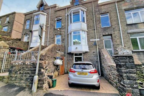 6 bedroom terraced house for sale