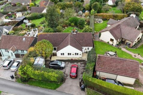 3 bedroom detached bungalow for sale