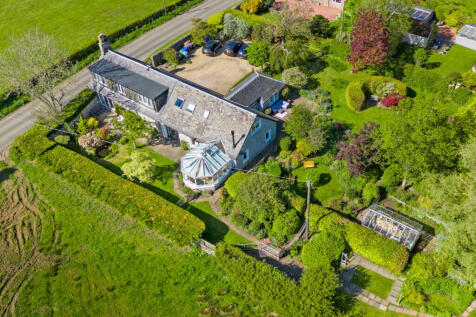 5 bedroom country house for sale