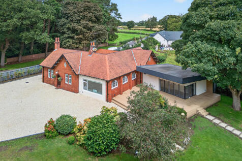 4 bedroom detached bungalow for sale