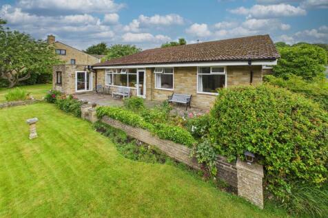 Gleddings Close, Savile Park, Halifax 3 bed detached bungalow for sale