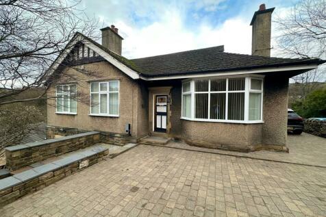 Crossley Hill, Halifax 3 bed detached house for sale