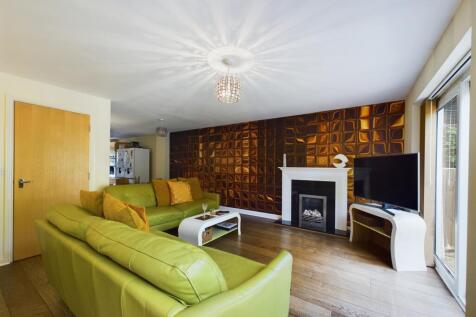 4 bedroom terraced house for sale