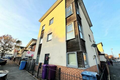 4 bedroom terraced house for sale