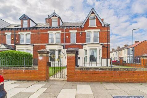 10 bedroom semi-detached house for sale