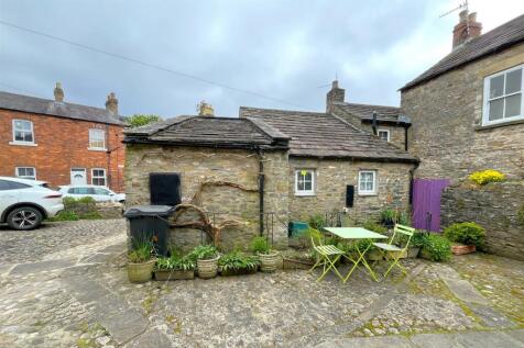 Penfold Yard, Quakers Lane, Richmond 1 bed cottage for sale