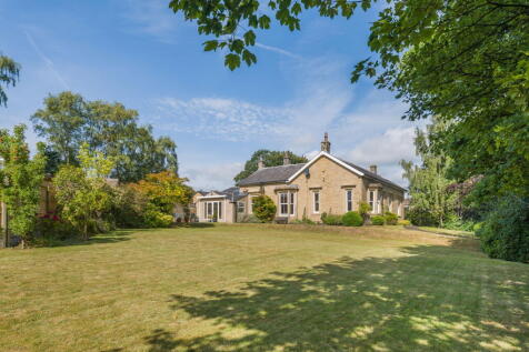 Dryclough Road, HD4 5 bed detached house for sale