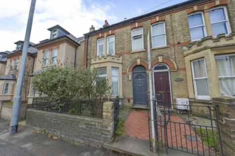 7 bedroom end of terrace house for sale