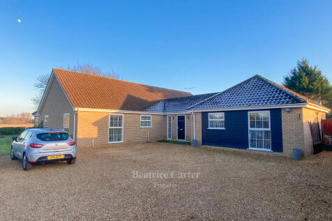 Poplar Estate, Bury St. Edmunds IP28 6 bed detached bungalow for sale