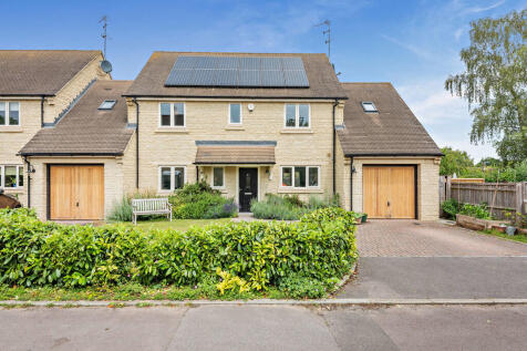 Kelham Hall Drive, Oxford OX33 4 bed detached house for sale