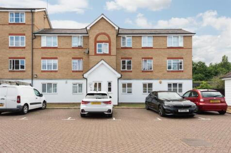 1 bedroom ground floor flat for sale