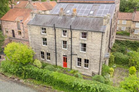 Undercliffe, Pickering YO18 4 bed townhouse for sale