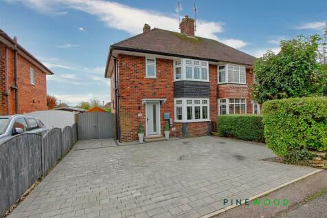 3 bedroom semi-detached house for sale