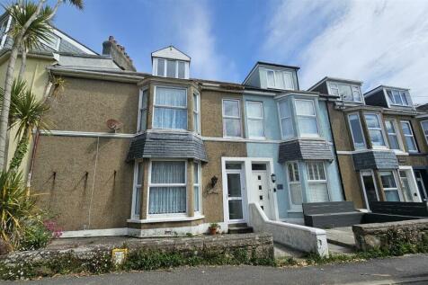 5 bedroom terraced house for sale