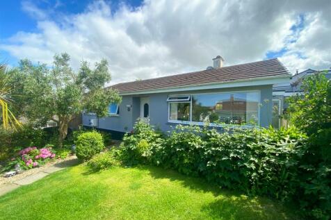 4 bedroom detached bungalow for sale