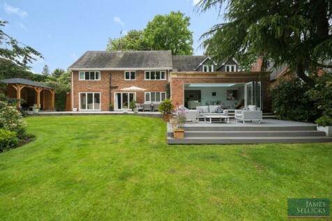 5 bedroom detached house for sale