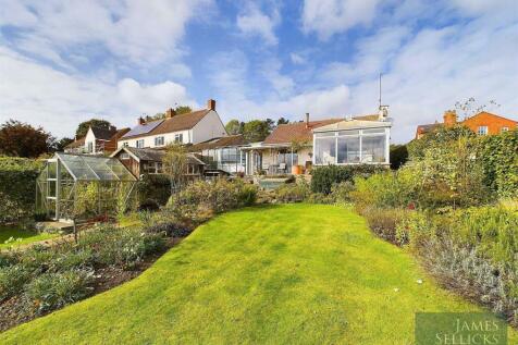 2 bedroom detached bungalow for sale