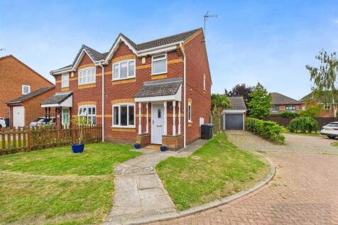 Jasmine Close, Lutterworth... 3 bed semi