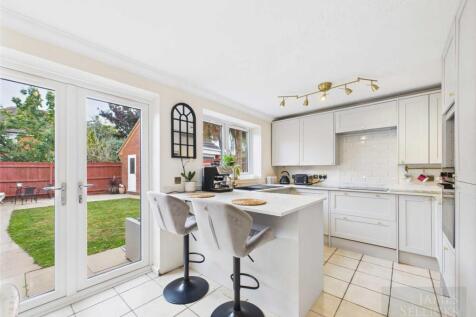 Jasmine Close, Lutterworth... 3 bed semi