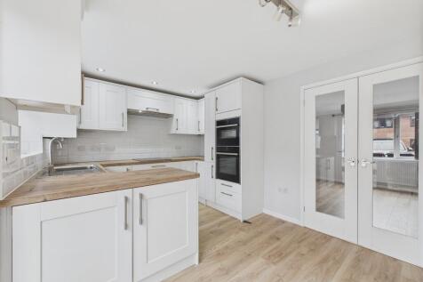 California Drive, Catcliffe 2 bed terraced house for sale