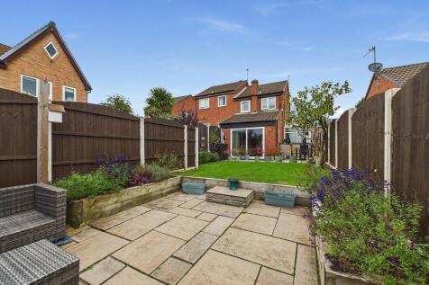 2 bedroom semi-detached house for sale