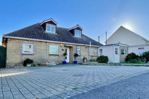 5 bedroom detached bungalow for sale