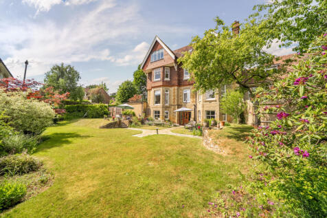 4 bedroom maisonette for sale