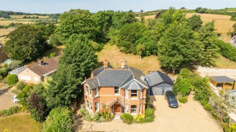 5 bedroom detached house for sale
