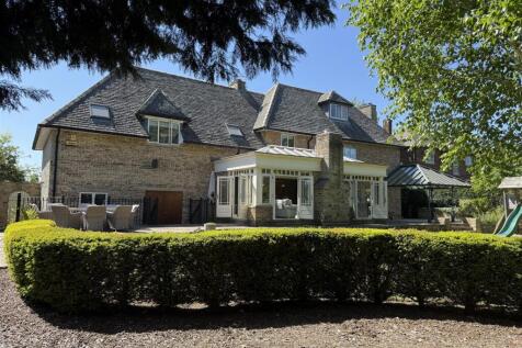 14 Park Drive, Mirfield WF14 5 bed detached house for sale