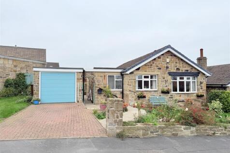 Lady Heton Drive, Mirfield WF14 3 bed detached bungalow for sale