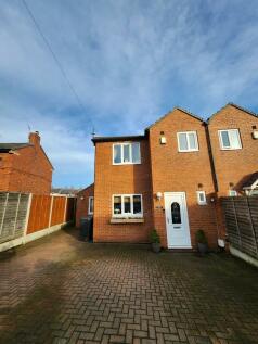 3 bedroom semi-detached house for sale