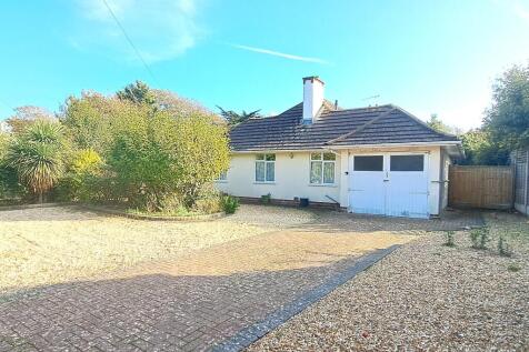 33 Seaward Avenue Barton on Sea New... 4 bed detached bungalow for sale