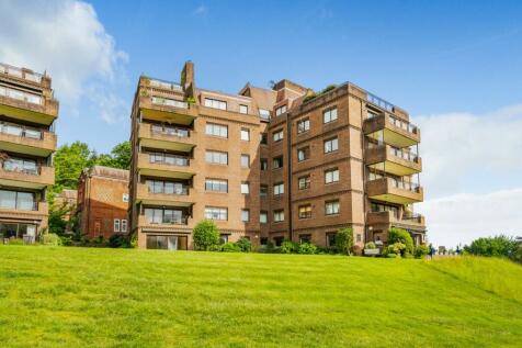 3 bedroom ground floor flat for sale