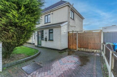 North Crescent, Featherstone... 3 bed semi