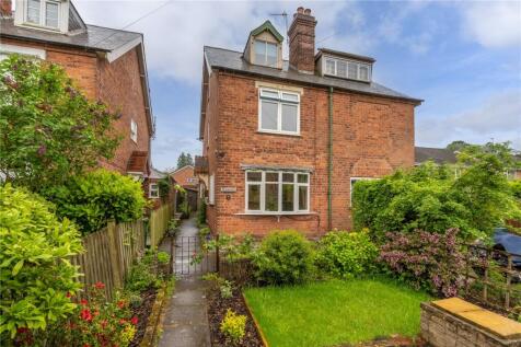 3 bedroom semi-detached house for sale
