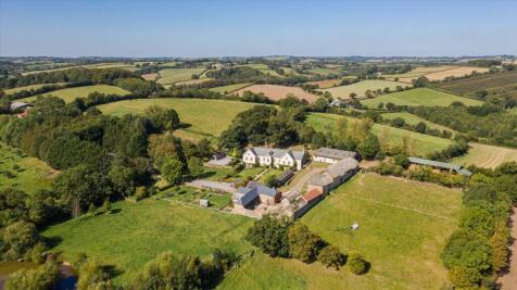 6 bedroom farm house for sale