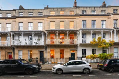 5 bedroom town house for sale