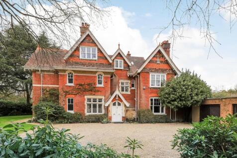 6 bedroom detached house for sale