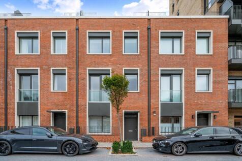 Chiswick Green, London, W4 5TG 3 bed flat for sale