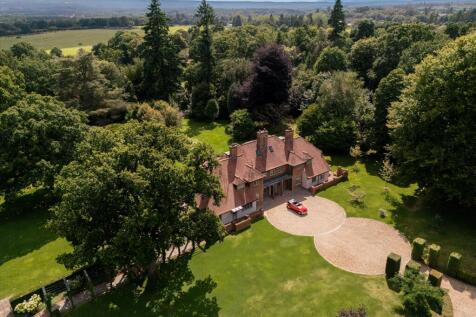 8 bedroom detached house for sale