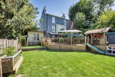 4 bedroom semi-detached house for sale