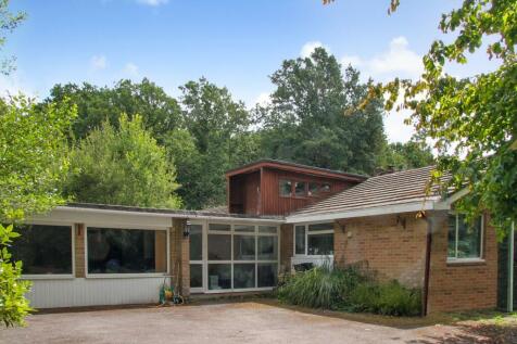 Wickham, Hampshire 4 bed detached bungalow for sale
