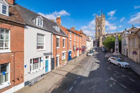 6 bedroom town house for sale