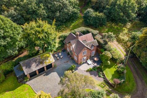 Hagley Park, Clent DY9 3 bed detached house for sale